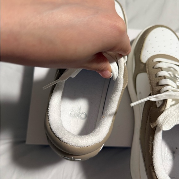 ALO Yoga Recovery mode sneakers - Picture 5 of 10